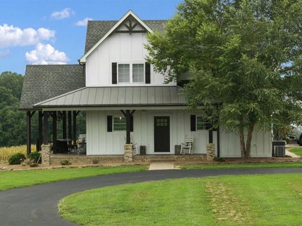 111 Paul Burba Road , Mammoth Cave, KY 42259