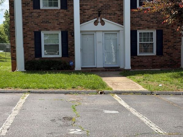 155 NW 17th Street NW, Unit F1, Hickory, NC 28601