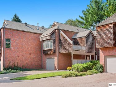 1306 Three Pines Court, Lincoln, NE 68510