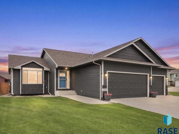 2912 S Lucerne Ave, Sioux Falls, SD 57106
