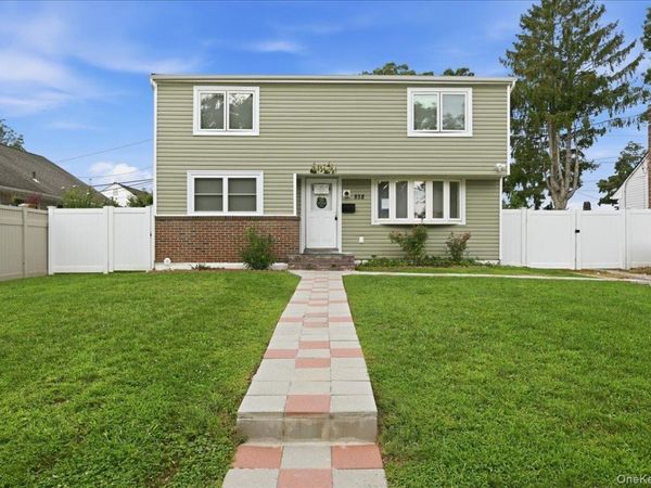 828 Bruce Drive , Wantagh, NY 11793
