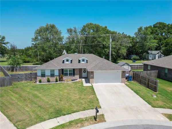 1512 Leah Street , Gentry, AR 72734