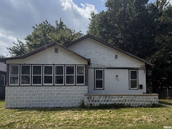 348 S PEARL Street, Galesburg, IL 61401