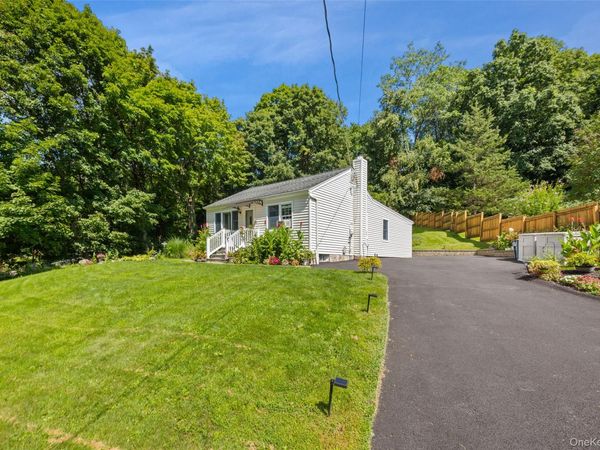 1 Mountain View Road , Cortlandt Manor, NY 10567
