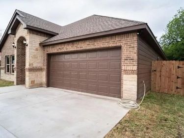 3229 Thannisch Avenue, Fort Worth, TX 76105