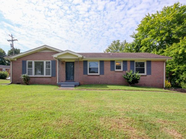 2128 Memorial Dr , Clarksville, TN 37043