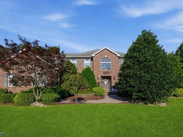 2 Butternut Ln, Monroe, NJ 08831