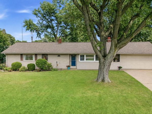 2813 E Hanley Road, St. Joseph, MI 49085