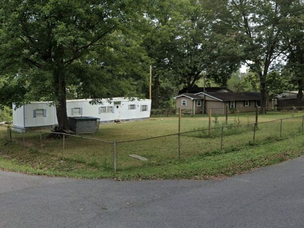 911 Hilltop Ct , Clarksville, TN 37042