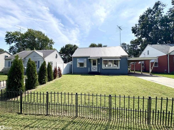 2301 Burlington Avenue, Burlington, IA 52601