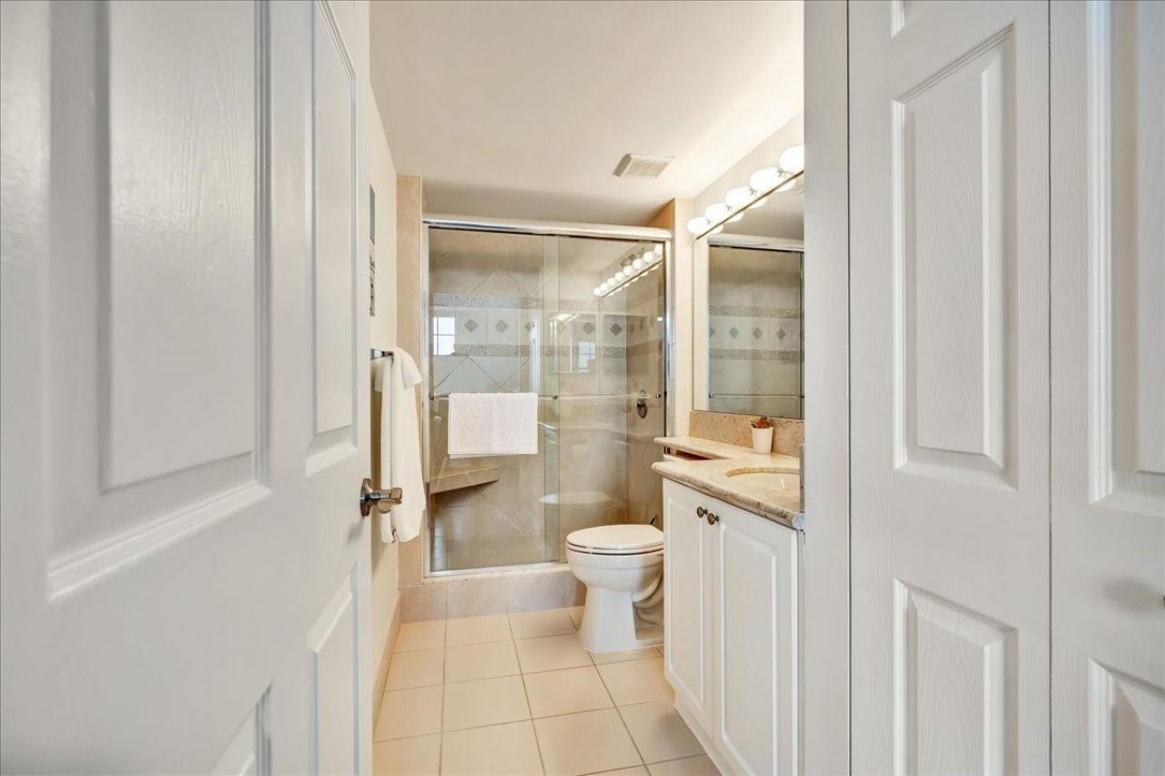 651 Okeechobee Boulevard, Unit 801, West Palm Beach, FL 33401 Photo