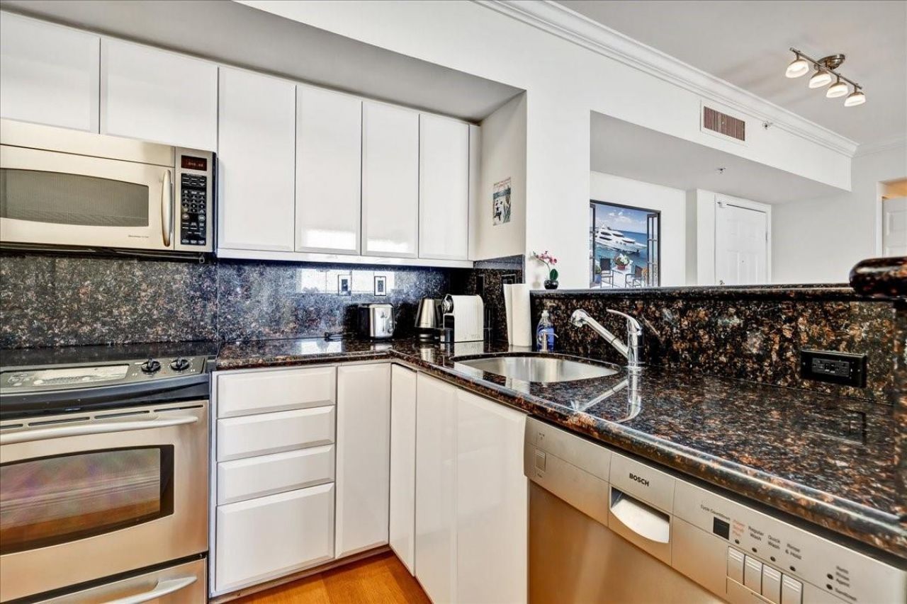651 Okeechobee Boulevard, Unit 801, West Palm Beach, FL 33401 Photo