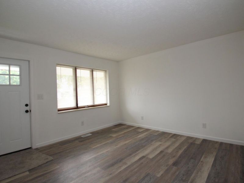 310 N Yencer Street, Baltimore, OH 43105 Photo 6