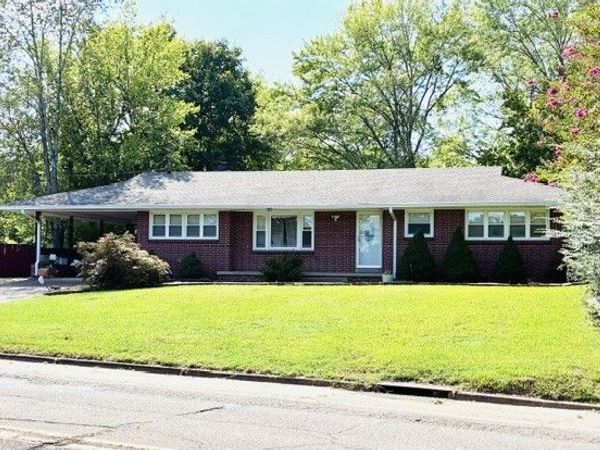 141 N Forrest Ave N, Camden, TN 38320