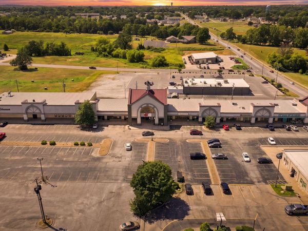 800 E Aldrich Road , Bolivar, MO 65613