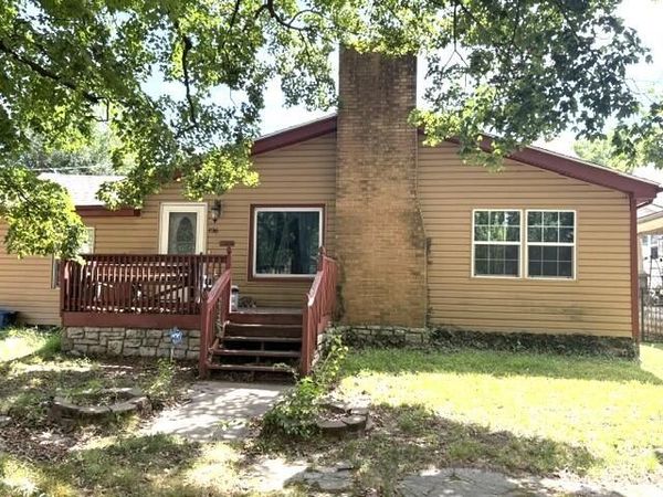 126 E Pleasant Street , Aurora, MO 65605