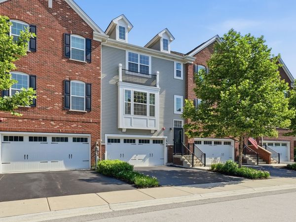 2546 Huntleigh Lane , Woodridge, IL 60517