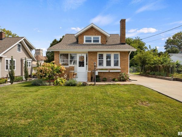 209 S MARKET Street, Washington, IL 61571