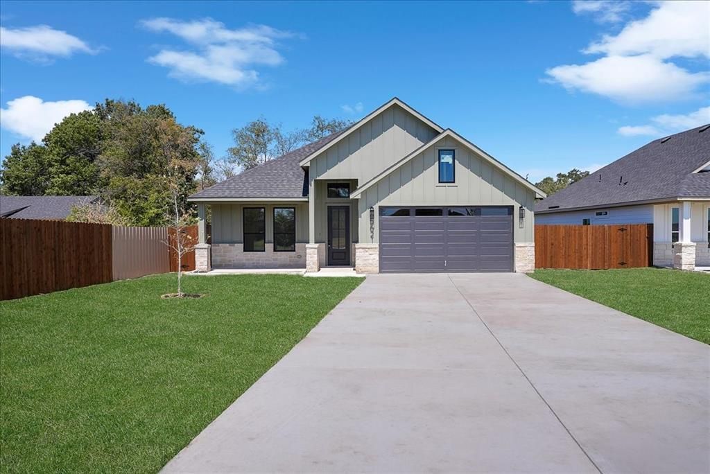 5621 Oak Grove Road N, Fort Worth, TX 76134 Main Photo