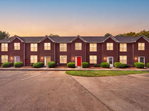 522 S 1st St, Clarksville, TN 37040