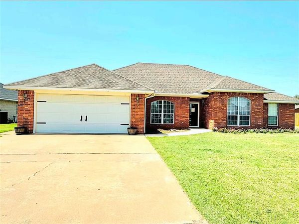 2913 Hunter Pointe , Altus, OK 73521