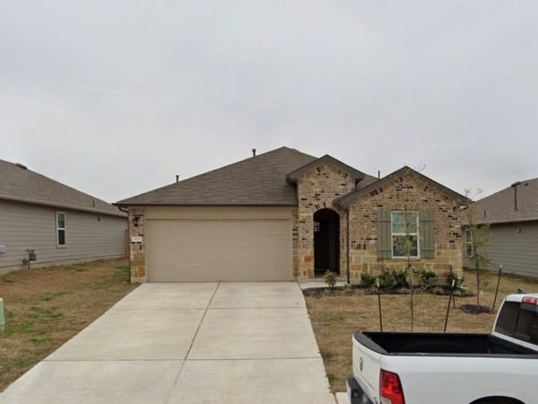 305 Darwin PL , Lockhart, TX 78644