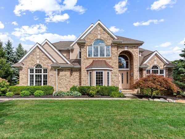 22390 Diamond Court, Farmington Hills, MI 48335