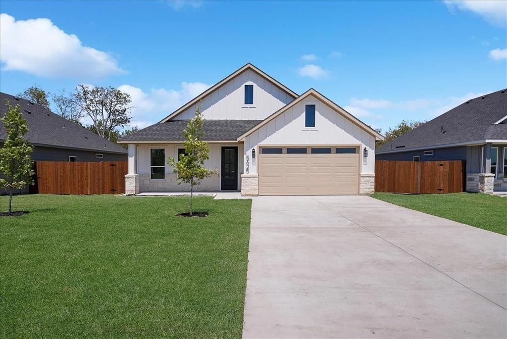 5625 Oak Grove Road N, Fort Worth, TX 76134 Main Photo