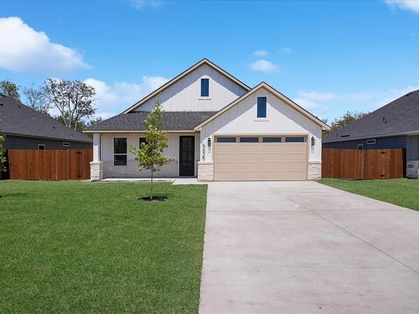 5625 Oak Grove Road N, Fort Worth, TX 76134