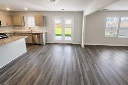 392 Aldergate Drive photo 4