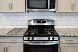 392 Aldergate Drive photo 4