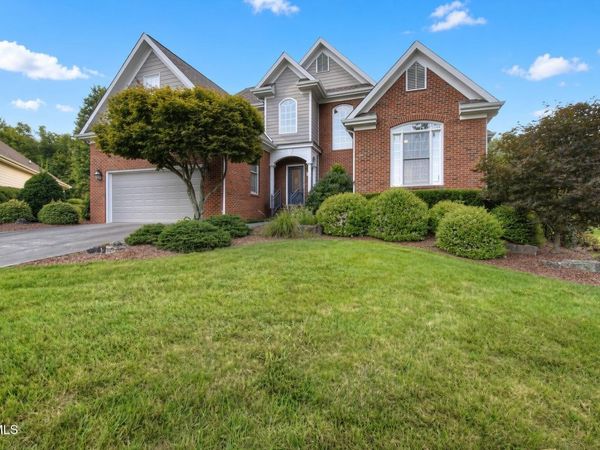 14 Hunters Ridge Road, Johnson City, TN 37604