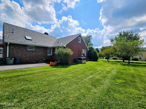 14 Lively Street, Lebanon, VA 24266