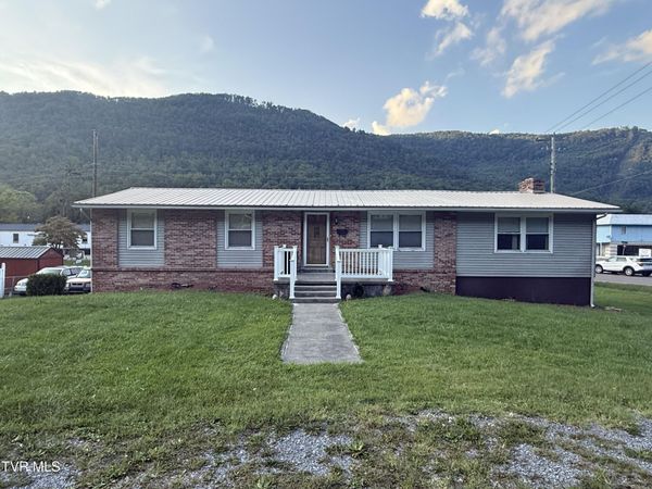 1815 East Shawnee Avenue, Big Stone Gap, VA 24219