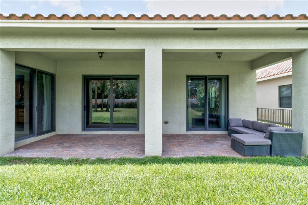5537 57th Way, Vero Beach, FL 32967 Photo