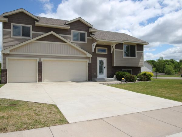 37621 Hawthorne Avenue , North Branch, MN 55056