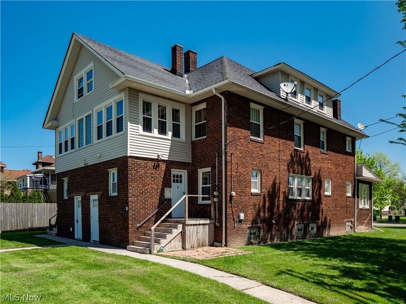 3254 West Boulevard, Cleveland, OH 44111 Photo 2