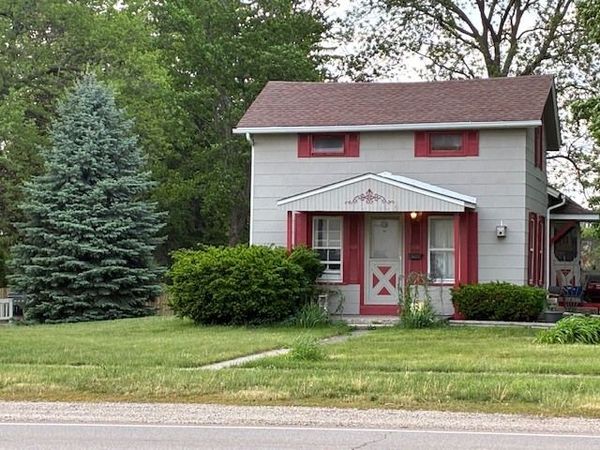 704 W Grant Highway , Marengo, IL 60152