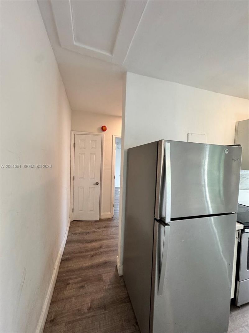570 NE 69th St, Unit 5, Miami, FL 33138 Photo