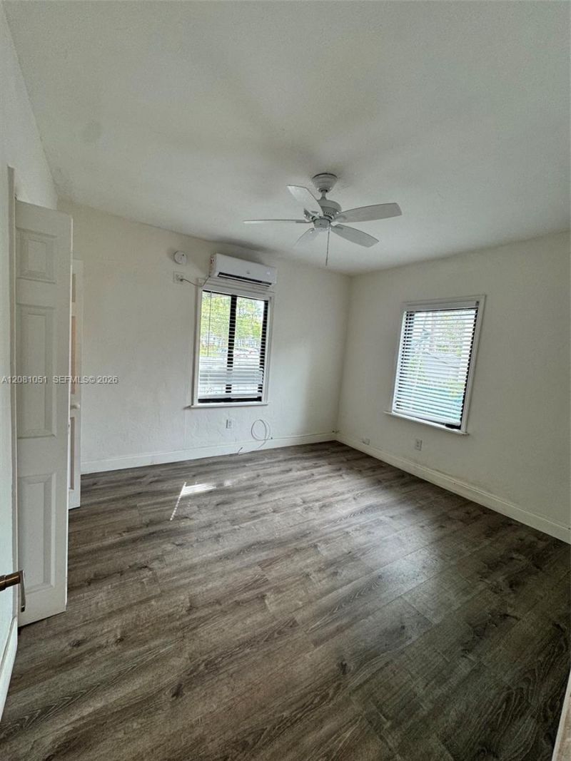 570 NE 69th St, Unit 5, Miami, FL 33138 Photo