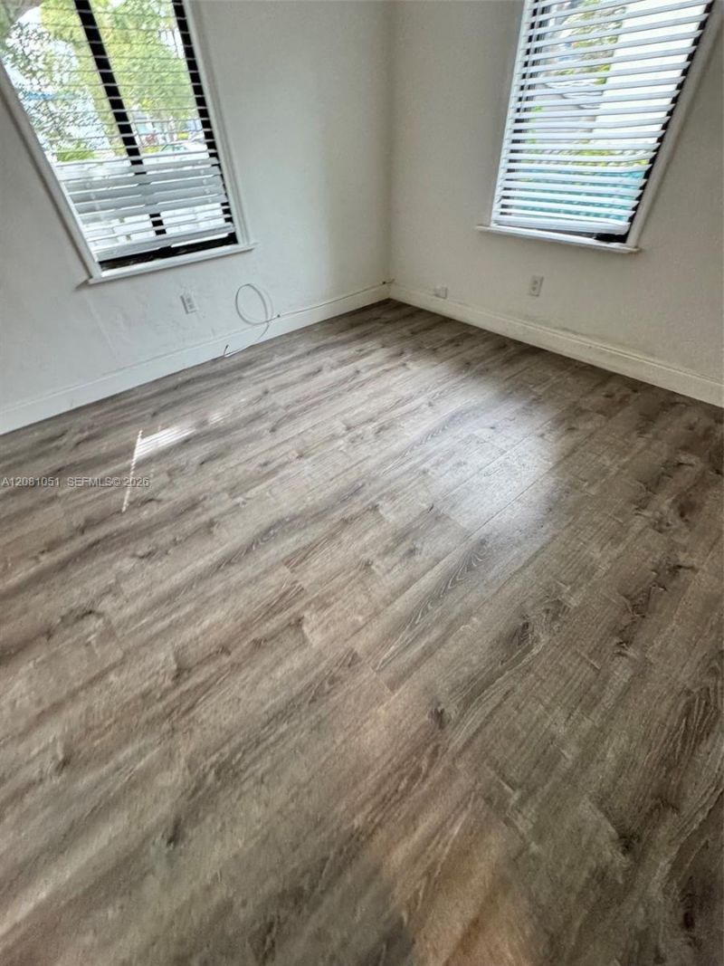 570 NE 69th St, Unit 5, Miami, FL 33138 Photo