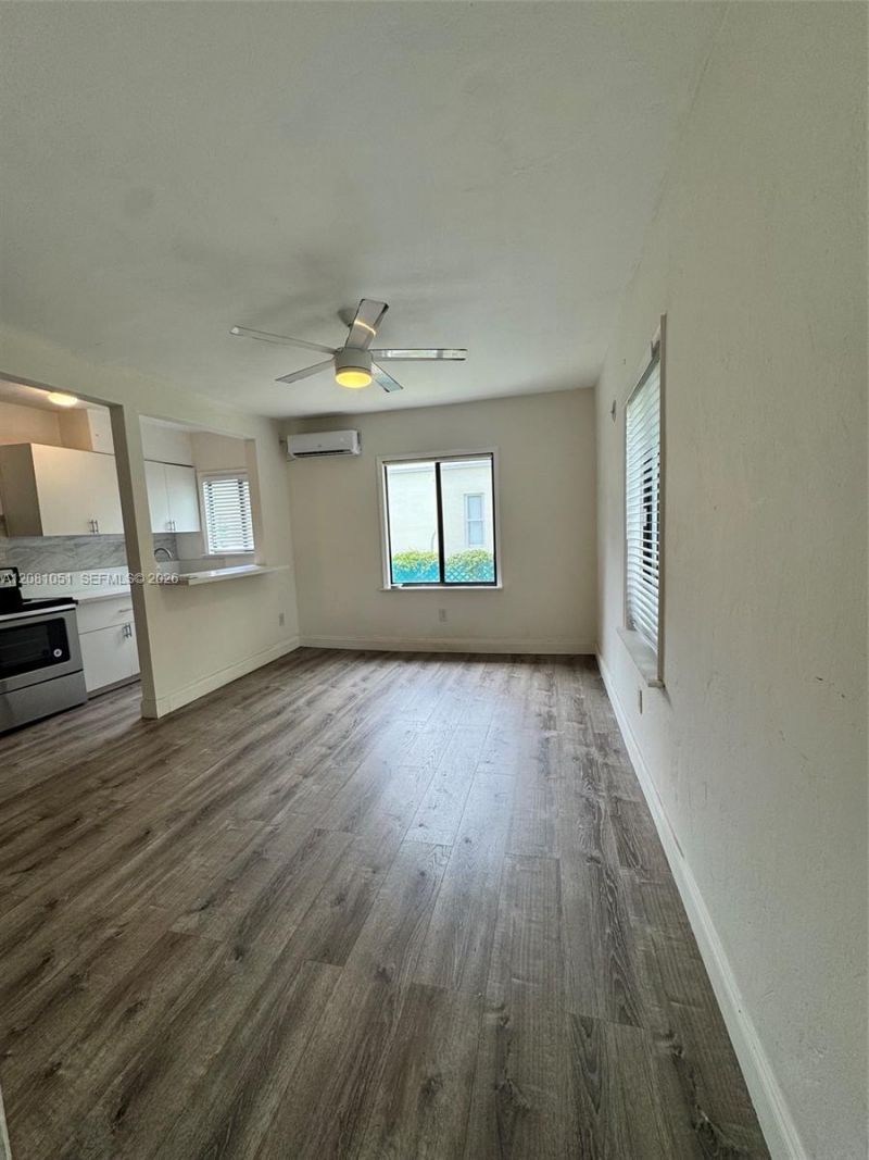 570 NE 69th St, Unit 5, Miami, FL 33138 Photo