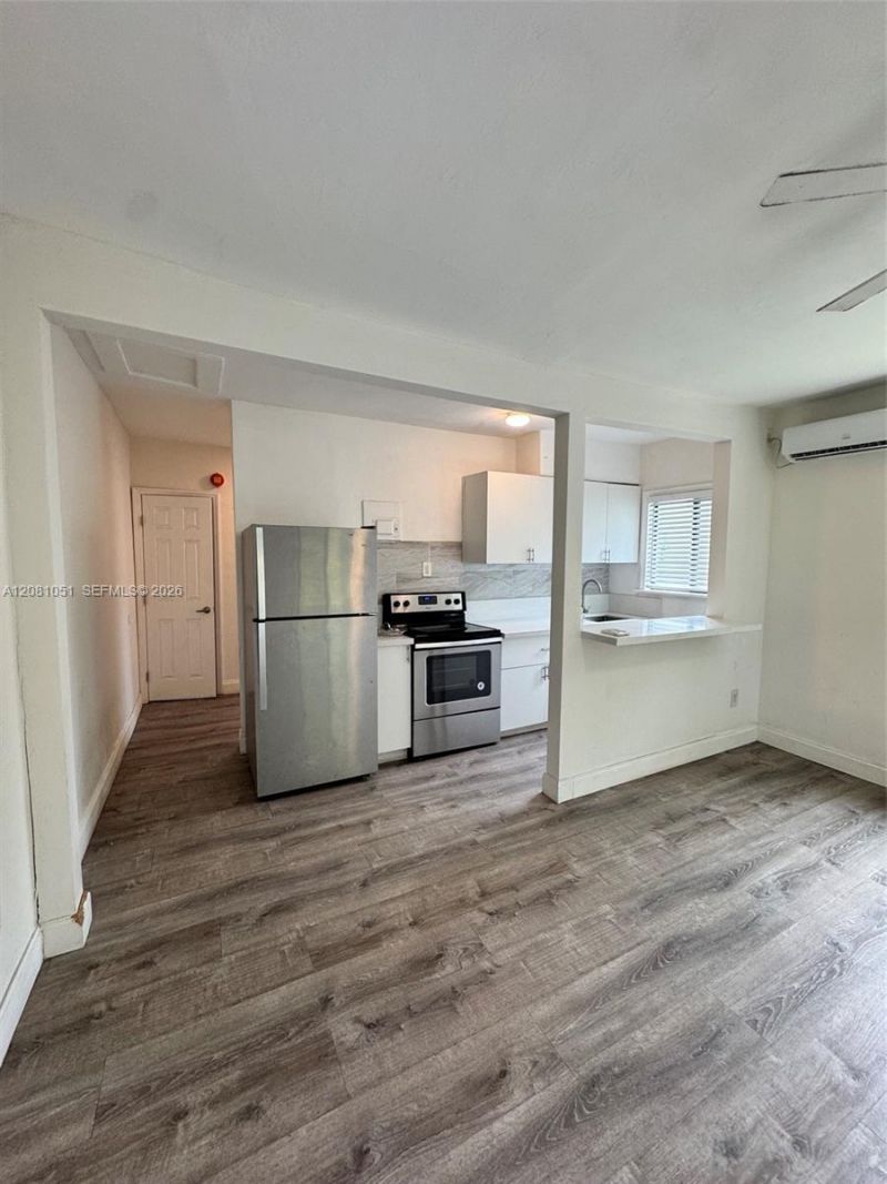 570 NE 69th St, Unit 5, Miami, FL 33138 Photo