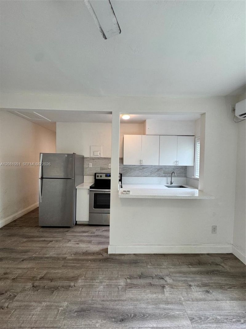 570 NE 69th St, Unit 5, Miami, FL 33138 Photo