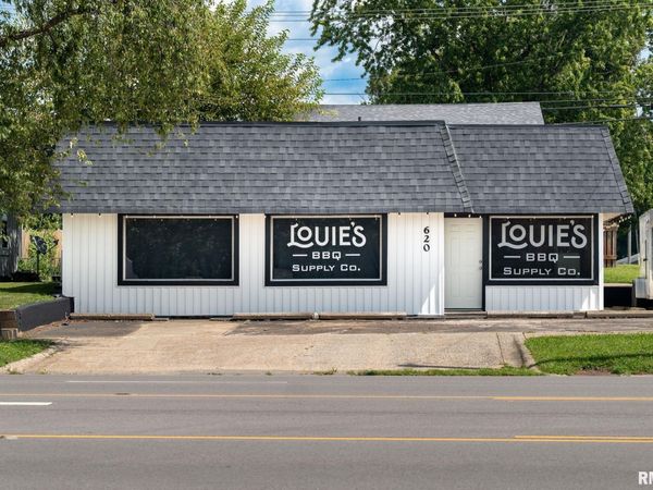620 S PARK Avenue, Herrin, IL 62948
