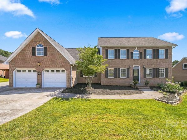 4948 Betty Drive NE, Hickory, NC 28601