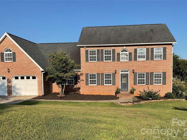 4948 Betty Drive NE, Hickory, NC 28601