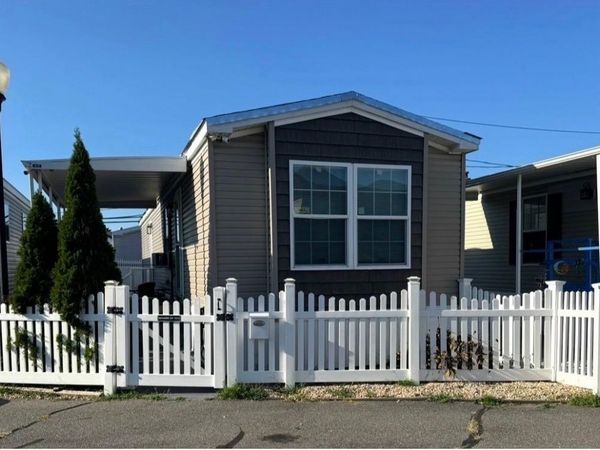600 Broadway , Unit M10, Amityville, NY 11701