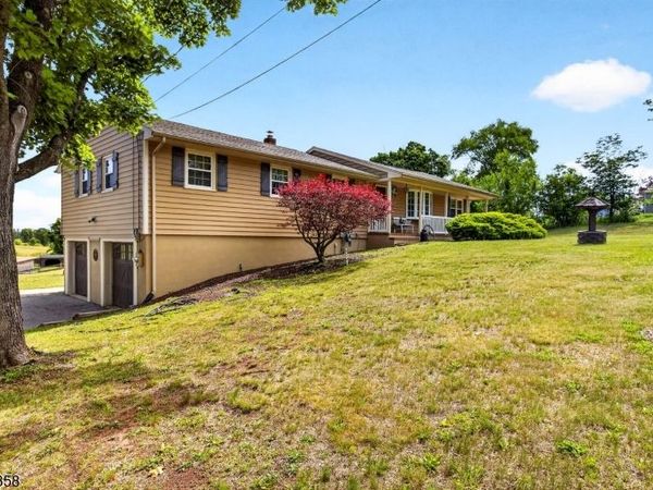 115 Fairview Dr, Branchburg, NJ 08853