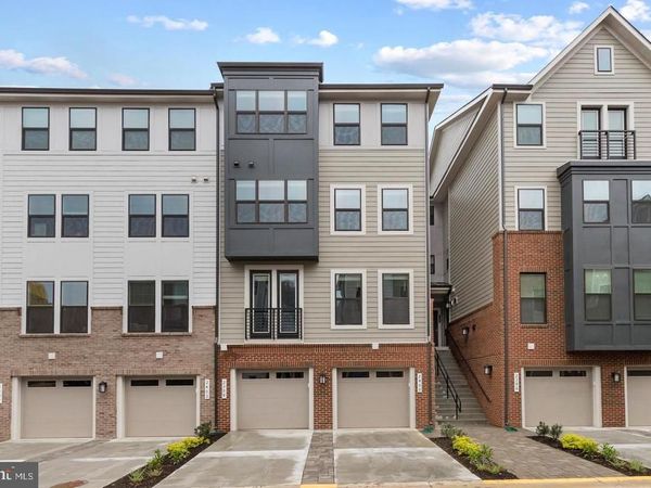 2400 STELLA PLACE, ALEXANDRIA, VA 22303